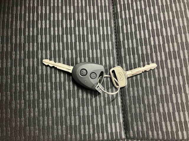 ハイゼットカーゴＤＸＡＭ／ＦＭラジオ　キーレスエントリー　前席パワーウィンドウ　マルチインフォメーションディスプレイ　オーバーヘッドシェルフ　オートハイビーム　コーナーセンサー　スマートアシスト（三重県）の中古車