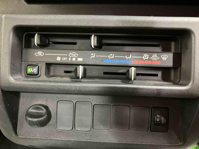 ハイゼットトラックスタンダード/2WD/5MTAM/FMラジオ マニュアルエアコン パワステ エアバック フロアマット バイザー ゲートプロテクター テールゲートチェーン 三方開 荷台マット(三重県)の中古車