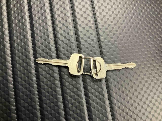 ハイゼットトラックスタンダード／４ＷＤ／ＣＶＴＡＭ／ＦＭラジオ　マニュアルエアコン　パワステ　エアバック　フロアマット　三方開　荷台マット　ガードフレーム　オートハイビーム　コーナーセンサー　スマートアシスト（三重県）の中古車
