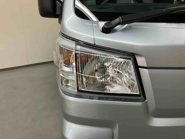 ハイゼットトラックスタンダード／４ＷＤ／５ＭＴＡＭ／ＦＭラジオ　マニュアルエアコン　パワステ　ＡＢＳ　スマートアシスト　コーナーセンサー　オートライト　オートハイビーム　三方開　ハロゲンヘッドランプ　荷台マット　フロアマット（三重県）の中古車