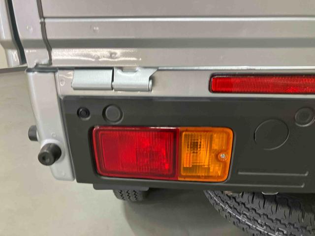 ハイゼットトラックスタンダード／４ＷＤ／５ＭＴＡＭ／ＦＭラジオ　マニュアルエアコン　パワステ　ＡＢＳ　スマートアシスト　コーナーセンサー　オートライト　オートハイビーム　三方開　ハロゲンヘッドランプ　荷台マット　フロアマット（三重県）の中古車