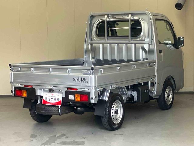 ハイゼットトラックスタンダード／４ＷＤ／ＣＶＴＡＭ／ＦＭラジオ　マニュアルエアコン　パワステ　ＡＢＳ　スマートアシスト　フロアマット　オートライト　三方開　荷台マット　４ＷＤ　ＣＶＴ（三重県）の中古車