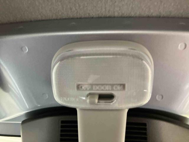 ハイゼットトラックスタンダード／４ＷＤ／ＣＶＴＡＭ／ＦＭラジオ　マニュアルエアコン　パワステ　ＡＢＳ　スマートアシスト　フロアマット　オートライト　三方開　荷台マット　４ＷＤ　ＣＶＴ（三重県）の中古車