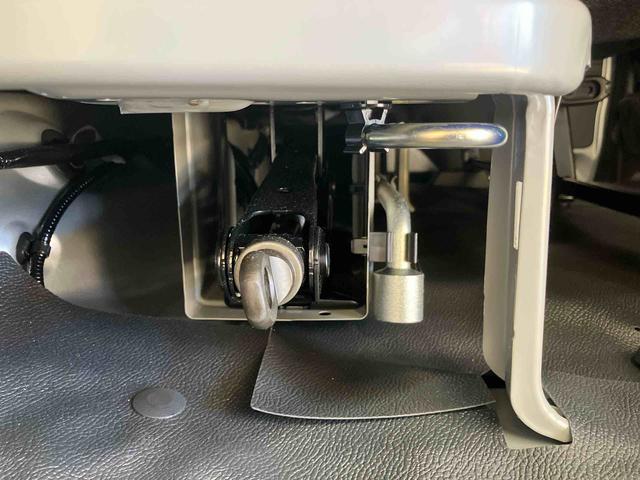 ハイゼットカーゴデラックス／ＡＭ／ＦＭラジオ／マニュアルエアコン／キーレスキーレス　ＡＭ／ＦＭラジオ　スマートアシストカメラ　マニュアルエアコン（三重県）の中古車