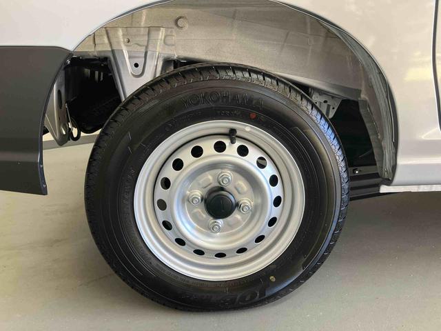 ハイゼットカーゴデラックス／ＡＭ／ＦＭラジオ／マニュアルエアコン／キーレスキーレス　ＡＭ／ＦＭラジオ　スマートアシストカメラ　マニュアルエアコン（三重県）の中古車