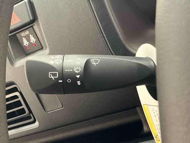 ハイゼットカーゴデラックス／ＡＭ／ＦＭラジオ／マニュアルエアコン／キーレスキーレス　ＡＭ／ＦＭラジオ　スマートアシストカメラ　マニュアルエアコン（三重県）の中古車