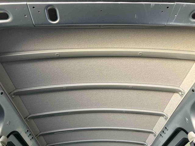 ハイゼットカーゴデラックス／ＡＭ／ＦＭラジオ／マニュアルエアコン／キーレスキーレス　ＡＭ／ＦＭラジオ　スマートアシストカメラ　マニュアルエアコン（三重県）の中古車