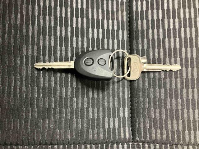 ハイゼットカーゴＤＸＡＭ／ＦＭラジオ　前席パワーウィンドウ　インパネシフト　マニュアルエアコン　キーレスエントリー　コーナーセンサー　オートライト　オートハイビーム　スマートアシスト（三重県）の中古車