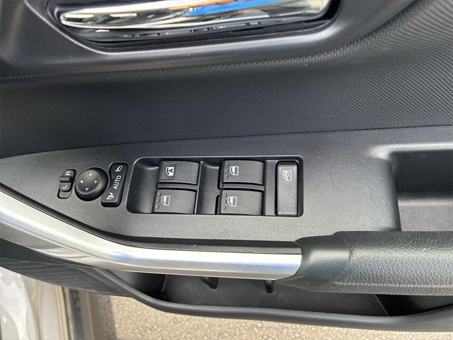 ロッキープレミアムＧ　　　　　　　　　オートエアコン　１年間無料保証元試乗車　プッシュスタート　アイスト　レーンアシスト　ＬＥＤヘッド　電動格納ミラー　　　オートライト　記録簿　シートヒーター　アルミホイル　ＡＢＳ（三重県）の中古車