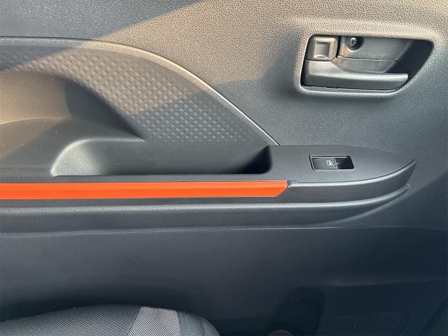 タントファンクロスターボ　　電動パーキングブレーキ　１年間無料保証元試乗車　コーナーセンサー　盗難警報装置　衝突軽減　車線逸脱警告　電動格納ドアミラー　シートヒーター付き　衝突安全ボディ　Ａライト　１オーナー　ルーフレール　キーフリーシステム　ターボ車　バックカメラ（三重県）の中古車