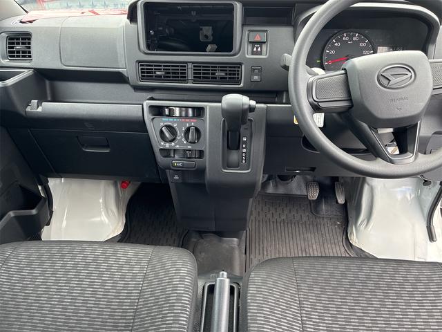 ハイゼットカーゴデッキバンＬ　　　４ＷＤ　ＣＶＴ　レベリング　１年間無料保証元工場代車　衝突被害軽減システム　コーナーセンサー　アイドリングストップ　オートライト　レーンアシスト　マニュアルエアコン　両側パワースライドドア　パワーウィンドウ　純正フロアマット（三重県）の中古車