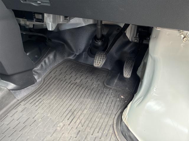 ハイゼットカーゴデッキバンＬ　　　４ＷＤ　ＣＶＴ　レベリング　１年間無料保証元工場代車　衝突被害軽減システム　コーナーセンサー　アイドリングストップ　オートライト　レーンアシスト　マニュアルエアコン　両側パワースライドドア　パワーウィンドウ　純正フロアマット（三重県）の中古車