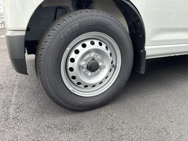 ハイゼットカーゴデッキバンＬ　　　４ＷＤ　ＣＶＴ　レベリング　１年間無料保証元工場代車　衝突被害軽減システム　コーナーセンサー　アイドリングストップ　オートライト　レーンアシスト　マニュアルエアコン　両側パワースライドドア　パワーウィンドウ　純正フロアマット（三重県）の中古車