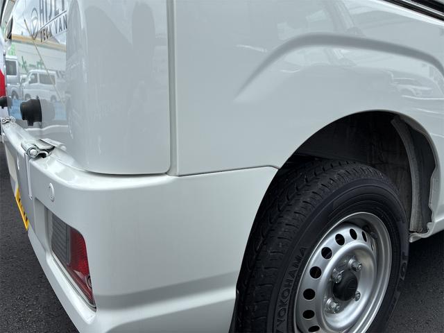 ハイゼットカーゴデッキバンＬ　　　４ＷＤ　ＣＶＴ　レベリング　１年間無料保証元工場代車　衝突被害軽減システム　コーナーセンサー　アイドリングストップ　オートライト　レーンアシスト　マニュアルエアコン　両側パワースライドドア　パワーウィンドウ　純正フロアマット（三重県）の中古車