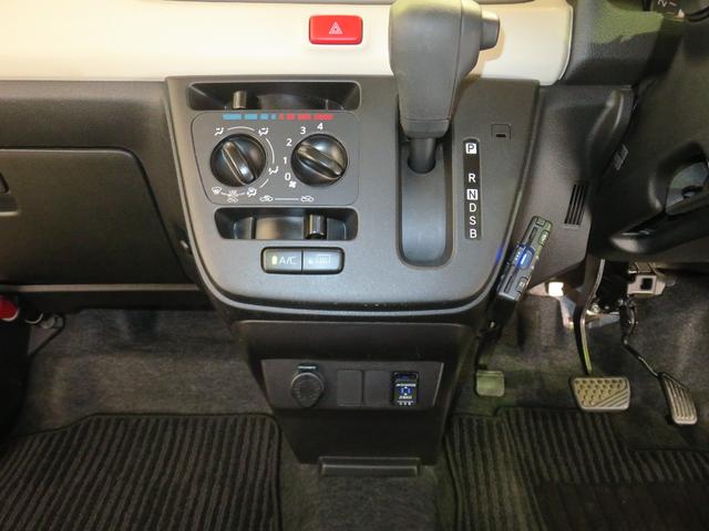 ミラトコットＬ　ＳＡIII　　　　　純正７型ナビ　ＥＴＣ　１年間無料保証追突被害軽減ブレーキ　車線逸脱警報装置　ＤＶＤ　コーナーセンサー　ＵＳＢ　Ｂｌｕｅｔｏｏｔｈ　ＬＥＤライト　ＴＶ　助手席エアバッグ　運転席エアバッグ　キーレスキー　パワーウィンドウ　マニュアルエアコン（三重県）の中古車