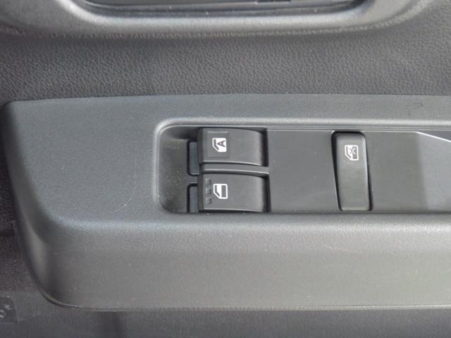 ハイゼットカーゴＤＸ　１年間無料保証　　　　　２ＷＤ　ＣＶＴ　１年間無料保証コーナーセンサー　元試乗車　衝突安全ボディ　両側スライドドア　車線逸脱警告　アイドリングストップ　１オーナー　Ｗエアバッグ　記録簿　キーレスエントリー　レベリング　パワーウィンドウ　マニュアルエアコン（三重県）の中古車