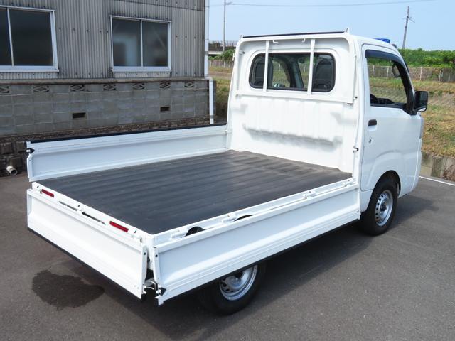 ハイゼットトラックスタンダード　２ＷＤ　５ＭＴ　荷台ゴムマット　１年間無料保証パワステ　メンテナンスノート　運転席エアバック　ＡＢＳ　オートライト　衝突安全ボディ　ゲートプロテクター　あゆみ板掛け　マニュアルエアコン　純正フロアマット　ＡＭ／ＦＭラジオ（三重県）の中古車