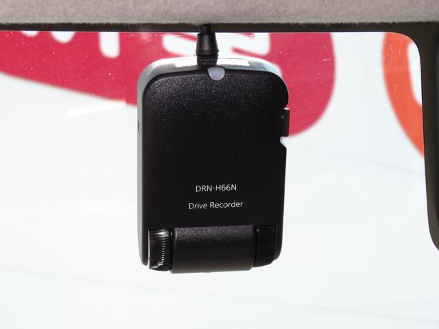 ムーヴキャンバスＸリミテッドメイクアップ　ＳＡII　　ＥＴＣ　１年間無料保証ブルートゥース　ＵＳＢ　電格ミラー　プッシュスタート　Ａストップ　ベンチシート　オートライト　車線逸脱警報　地デジ　ＤＶＤ　ドライブレコーダー　純正８型ナビ　パノラマカメラ　両側パワースライドドア（三重県）の中古車
