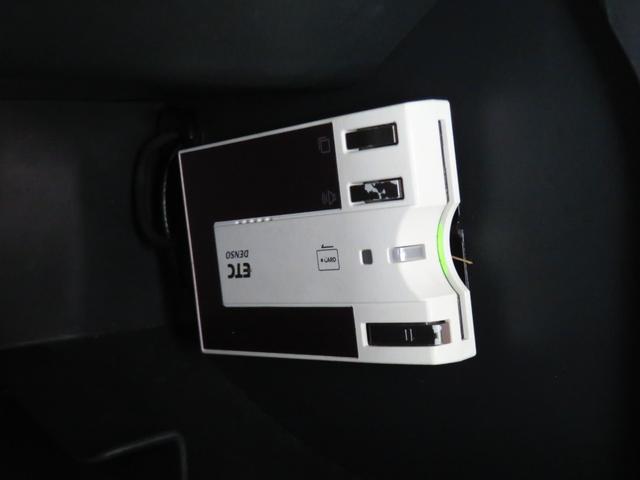 ハイゼットカーゴクルーズ　　　　２ＷＤ　５ＭＴ　純正７型ナビ　１年間無料保証点検記録簿　ＢＬＵＥＴＯＯＴＨ　ＤＶＤ再生　キーレスキー　ＵＳＢ　両側スライドドア　ＥＴＣ車載器　ワンオーナー車　ダブルエアバック　地デジＴＶ　パワーウィンドウ　純正フロアマット　電動格納ミラー（三重県）の中古車