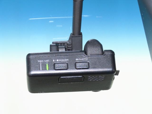 ハイゼットカーゴクルーズＳＡIII　　２ＷＤ　４ＡＴ　ＥＴＣ　１年間無料保証両側手動スライドドア　ＢＴ接続　電動ミラー　車線逸脱警告　フルセグ　ＬＥＤライト　ワンオーナー　純正７型ナビ　前方用ドライブレコーダー　キーレスエントリー　マニュアルエアコン　１００Ｖ電源　レベリング（三重県）の中古車