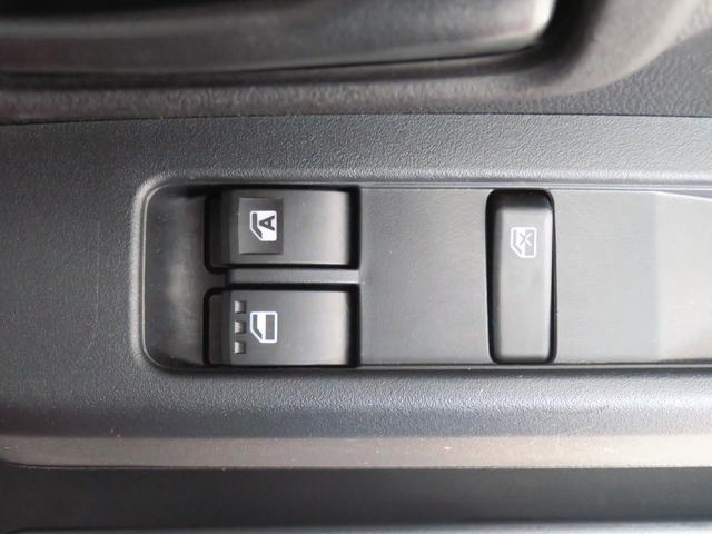 ハイゼットカーゴＤＸ　　　２ＷＤ　ＣＶＴ　キーレスエントリー　１年間無料保証安全ボディ　展示車　エコアイドル　ハイビームアシスト　オートライト　両席エアバッグ　ワンオーナー　ＡＢＳ　マニュアルエアコン　コーナーセンサー　パワーウィンドウ　レベリング　ＡＭ／ＦＭラジオ（三重県）の中古車