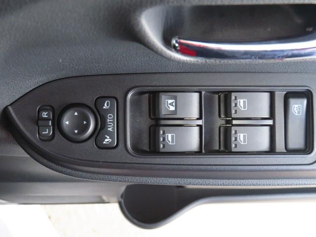 タントカスタムＸ　　４ＷＤ　ＣＶＴ　オートエアコン　１年間無料保証ワンオーナー車　両側電動パワースライドドア　電動格納ドアミラー　Ｓヒーター　車線逸脱警報　キーフリー　ベンチシ−ト　オートライト　記録簿　電動パーキングブレーキ　パノラマカメラ　コーナーセンサー（三重県）の中古車