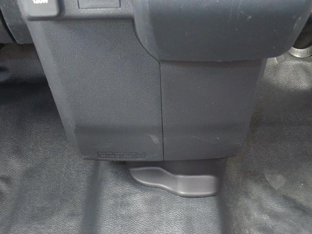 ハイゼットカーゴDXコーナーセンサー 両側スライドドア エコアイドル ハイビームアシスト オートライト 記録簿 ワンオーナー ABS マニュアルエアコン パワーウィンドウ レベリング AM/FMラジオ(三重県)の中古車