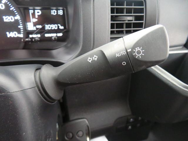 ハイゼットカーゴDXコーナーセンサー 両側スライドドア エコアイドル ハイビームアシスト オートライト 記録簿 ワンオーナー ABS マニュアルエアコン パワーウィンドウ レベリング AM/FMラジオ(三重県)の中古車