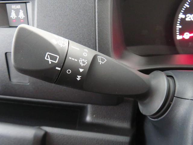 ハイゼットカーゴDX 2WD CVT 届出済未使用車 1年間無料保証コーナーセンサー 安全ボディ キーレスキー 両側スライドドア エコアイドル オートライト 元リースアップ車 ABS マニュアルエアコン パワーウィンドウ レベリング AM/FMラジオ(三重県)の中古車