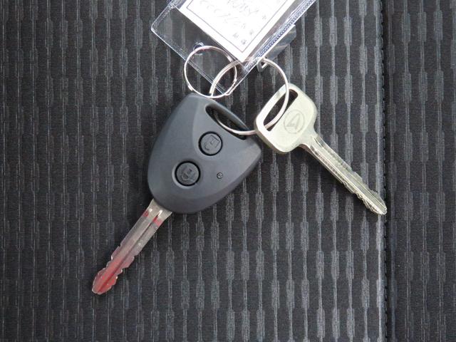 ハイゼットカーゴDX 2WD CVT 届出済未使用車 1年間無料保証コーナーセンサー 安全ボディ キーレスキー 両側スライドドア エコアイドル オートライト 元リースアップ車 ABS マニュアルエアコン パワーウィンドウ レベリング AM/FMラジオ(三重県)の中古車