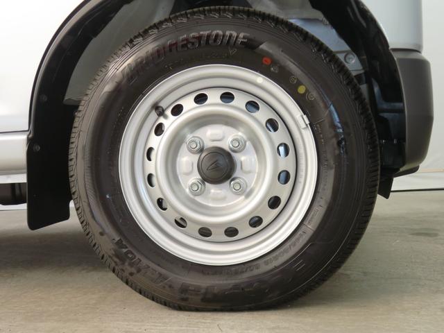 ハイゼットカーゴDX 2WD CVT 届出済未使用車 1年間無料保証コーナーセンサー 安全ボディ キーレスキー 両側スライドドア エコアイドル オートライト 元リースアップ車 ABS マニュアルエアコン パワーウィンドウ レベリング AM/FMラジオ(三重県)の中古車