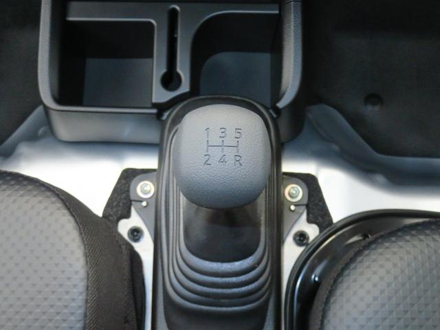 ハイゼットトラックスタンダード　４ＷＤ　５ＭＴ　届出済未使用車　１年間無料保証整備記録簿　ＷエアＢ　車線逸脱警報　リースアップ車両　オートライト　衝突回避支援ブレーキ　パワステ　ＡＢＳ　コーナーセンサー　マニュアルエアコン　ＡＭ／ＦＭラジオ　レベリング　アイドリングストップ（三重県）の中古車