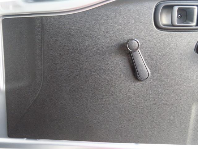 ハイゼットトラックスタンダード　４ＷＤ　５ＭＴ　届出済未使用車　１年間無料保証整備記録簿　ＷエアＢ　車線逸脱警報　リースアップ車両　オートライト　衝突回避支援ブレーキ　パワステ　ＡＢＳ　コーナーセンサー　マニュアルエアコン　ＡＭ／ＦＭラジオ　レベリング　アイドリングストップ（三重県）の中古車