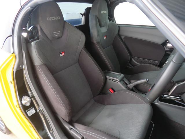 コペンＧＲ　スポーツ　　届出済未使用車　キーフリー　１年間無料保証元展示車　ターボ　ヘッドライトＬＥＤ　運転席・助手席シートヒーター　パドルシフト付きＭＯＭＯハンドル　オートエアコン　パワーウィンドウ　コーナーセンサー　ＢＢＳホイール　純正レカロシート（三重県）の中古車