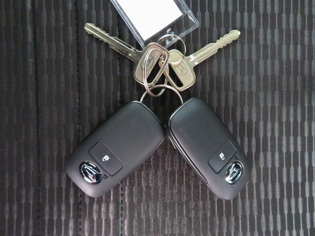 ハイゼットトラックＥＸＴ　　　　届出済未使用車　４ＷＤ　ＣＶＴ　１年間無料保証電動格納式ミラー　アイドリングストップ　誤発進抑制機能　ＬＥＤヘッド　記録簿　荷台作業照明　デフロック　ゲートチェーン　あゆみ板掛け　キーフリー　パワーウィンドウ　マニュアルエアコン　コーナーセンサー（三重県）の中古車