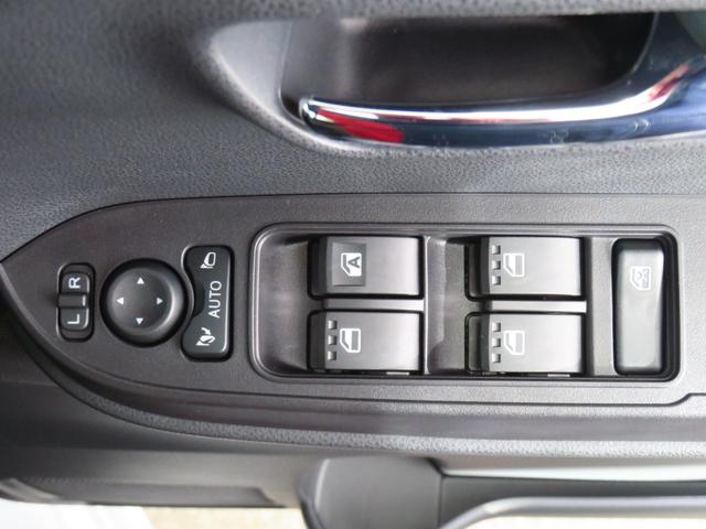 タントカスタムＲＳ　届出済未使用車　オートエアコン　１年間無料保証両側パワスライドドア　元試乗車　地デジ　ＢＴ対応　ＬＥＤライト　ＵＳＢ接続　バックカメラ　キーフリー　運転席・助手席シートヒーター　電動パーキングブレーキ　コーナーセンサー　９型ディスプレイオーディオ（三重県）の中古車