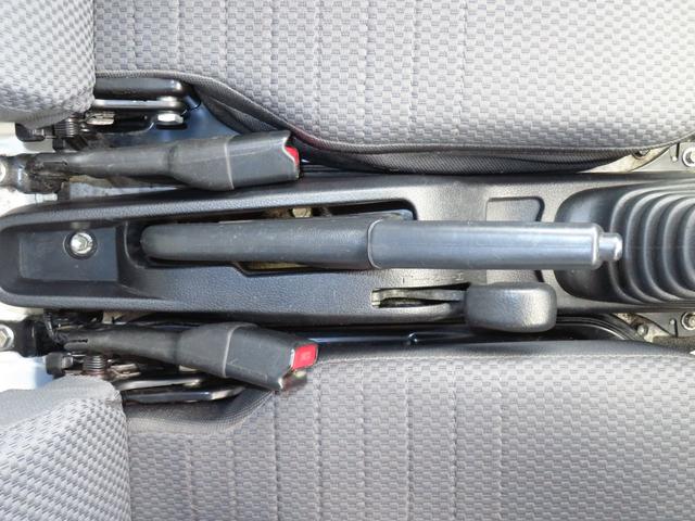 ハイゼットトラックEXT 4WD 5MT キーレスエントリー 1年間無料保証デフロック 荷台作業照明 マニュアルエアコン パワーウィンドウ ゲートチェーン ゲートプロテクター あゆみ板掛け レベリング 純正フロアマット CD再生 AM/FMラジオ(三重県)の中古車