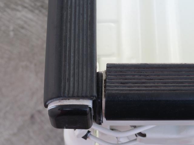 ハイゼットトラックEXT 4WD 5MT キーレスエントリー 1年間無料保証デフロック 荷台作業照明 マニュアルエアコン パワーウィンドウ ゲートチェーン ゲートプロテクター あゆみ板掛け レベリング 純正フロアマット CD再生 AM/FMラジオ(三重県)の中古車