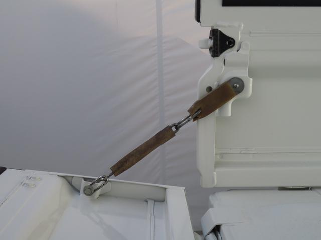 ハイゼットトラックEXT 4WD 5MT キーレスエントリー 1年間無料保証デフロック 荷台作業照明 マニュアルエアコン パワーウィンドウ ゲートチェーン ゲートプロテクター あゆみ板掛け レベリング 純正フロアマット CD再生 AM/FMラジオ(三重県)の中古車