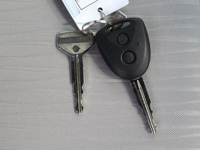 ミライースX SAIII マニュアルエアコン 1年間無料保証盗難防止アラーム 試乗車UP 衝突回避支援ブレーキ 電格ミラ レーンキープアシスト Bカメ 点検記録簿 1オーナー LEDライト ABS コーナーセンサー キーレスエントリー パワーウィンドウ(三重県)の中古車