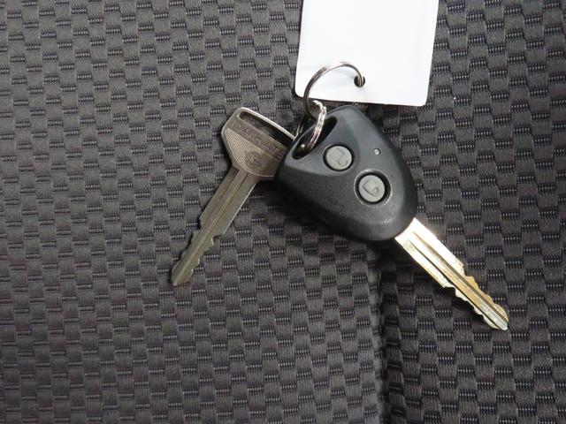 ハイゼットトラックジャンボ　４ＷＤ　４ＡＴ　ゲートプロテクター　１年間無料保証記録簿　キーレスキー　ワンオーナー　荷台作業照明　ゲートチェーン　あゆみ板掛け　レベリング　マニュアルエアコン　パワーウィンドウ　ＣＤ再生　純正フロアマット（三重県）の中古車