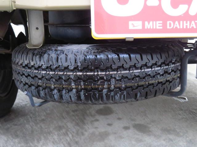 ハイゼットトラックジャンボ　４ＷＤ　４ＡＴ　ゲートプロテクター　１年間無料保証記録簿　キーレスキー　ワンオーナー　荷台作業照明　ゲートチェーン　あゆみ板掛け　レベリング　マニュアルエアコン　パワーウィンドウ　ＣＤ再生　純正フロアマット（三重県）の中古車