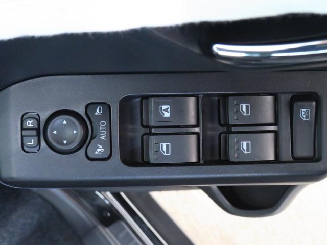 タフトＧターボ　ダーククロムベンチャー　キーフリー　１年間無料保証車線逸脱警報装置　衝突回避支援ブレーキ　シートヒータ　電動格納ドアミラー　安全ボディ　ＬＥＤ　ムーンルーフ　Ａストップ　記録簿　コーナーセンサー　バックカメラ　電動パーキングブレーキ　オートエアコン（三重県）の中古車