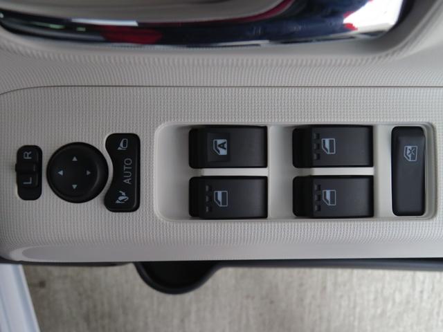 ムーヴキャンバスストライプスＧ　　届出済未使用車　キーフリー　１年間無料保証電動パーキングブレーキ　コーナーセンサ　パノラマカメラ　運転席・助手席シートヒーター　両側パワースライドドア　運転席助手席エアバッグ　試乗車ＵＰ　ＬＥＤライト　ワンオーナー　パワーウィンドウ（三重県）の中古車