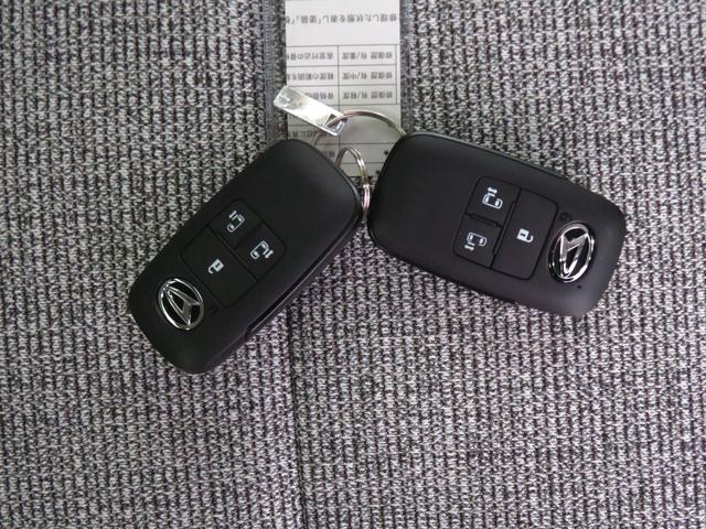 ムーヴキャンバスストライプスＧ　　届出済未使用車　キーフリー　１年間無料保証電動パーキングブレーキ　コーナーセンサ　パノラマカメラ　運転席・助手席シートヒーター　両側パワースライドドア　運転席助手席エアバッグ　試乗車ＵＰ　ＬＥＤライト　ワンオーナー　パワーウィンドウ（三重県）の中古車