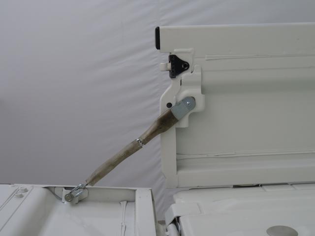 ハイゼットトラックジャンボ　　　　４ＷＤ　５ＭＴ　荷台作業照明　１年間無料保証前方用ドライブレコーダー　ゲートチェーン　マニュアルエアコン　デフロック　あゆみ板掛け　レベリング　キーレスエントリー　ＬＥＤヘッド　ＥＴＣ　ワンオーナー　パワーウィンドウ（三重県）の中古車