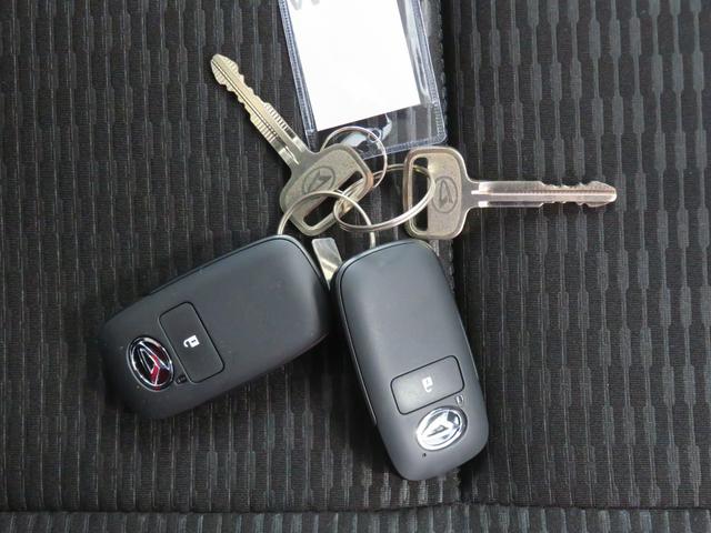 ハイゼットトラックジャンボエクストラ　４ＷＤ　届出済未使用車　１年間無料保証キーフリー　パワーウィンドウ　デフロック　荷台作業照明　コーナーセンサー　マニュアルエアコン　あゆみ板掛け　ゲートチェーン　ＬＥＤヘットライト　電動格納ミラー　アイドリングストップ　記録簿　ＣＶＴ（三重県）の中古車