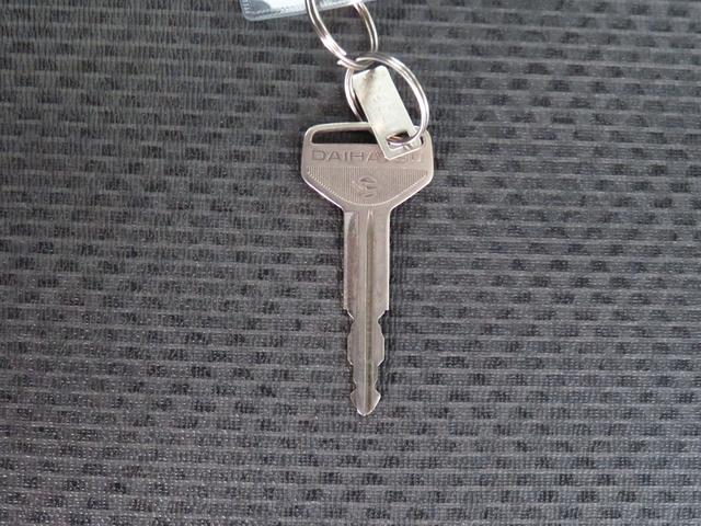 ハイゼットトラックスタンダード　　　４ＷＤ　４ＡＴ　レベリング　１年間無料保証ゲートプロテクター　マニュアルエアコン　純正フロアマット　ＡＭ／ＦＭラジオ　あゆみ板掛け（三重県）の中古車