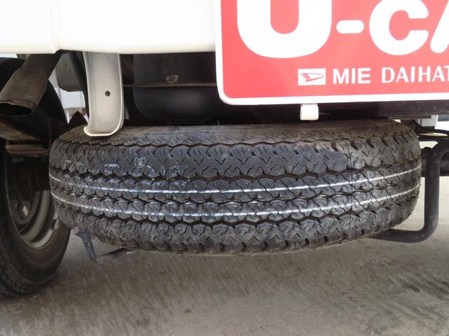 ハイゼットトラックスタンダード　　　４ＷＤ　４ＡＴ　レベリング　１年間無料保証ゲートプロテクター　マニュアルエアコン　純正フロアマット　ＡＭ／ＦＭラジオ　あゆみ板掛け（三重県）の中古車