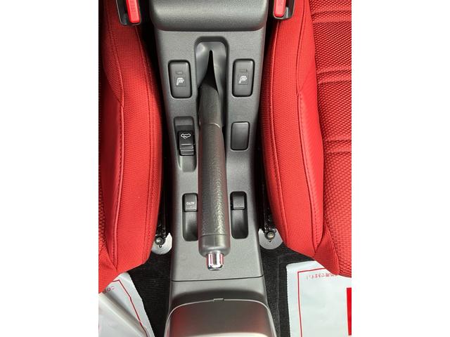 コペンセロ　　　　オートエアコン　コーナーセンサー　１年間無料保証運転席・助手席シートヒーター　キーフリー　助手席エアバック　ターボエンジン　ＡＢＳ　アルミホイール　衝突安全ボディ　パワーウィンドウ　ＬＥＤヘッドライト　元ディーラー試乗車（三重県）の中古車